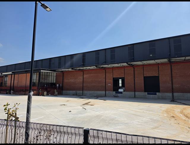 2,199M² WAREHOUSE TO LET IN GOSFORTH PARK